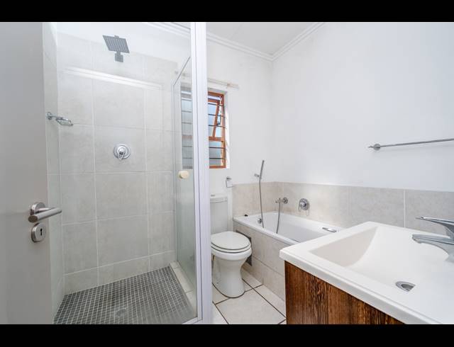 2 BEDROOM APARTMENT FOR SALE IN LONEHILL